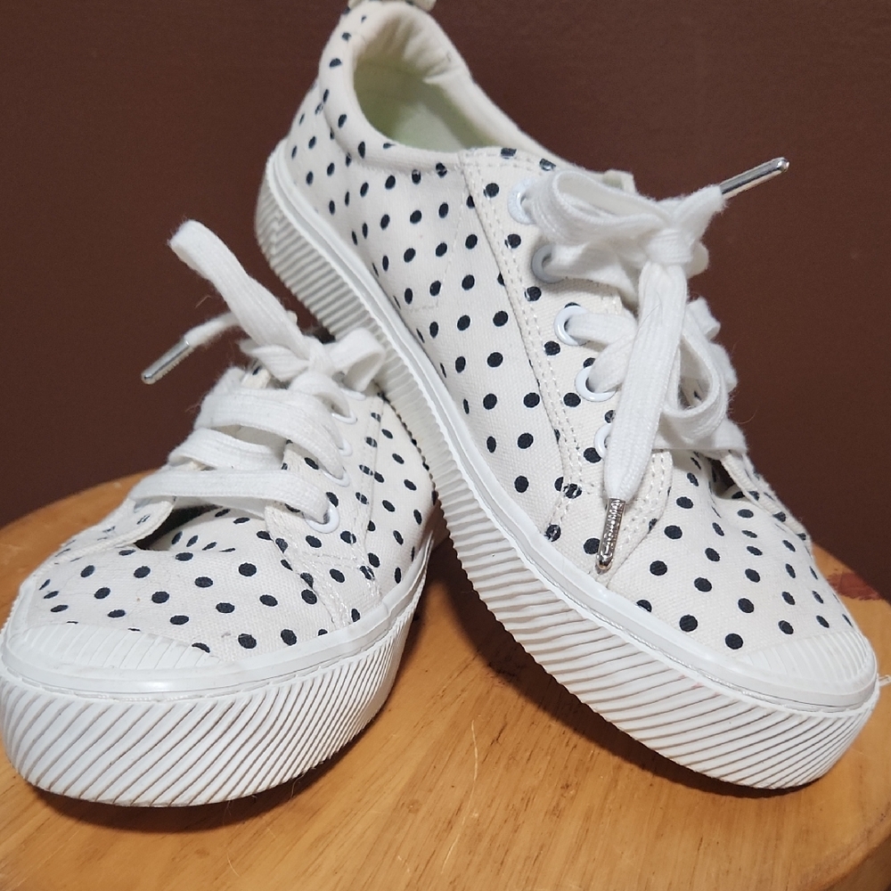 Cariuma White and Black Polka Dot Sneakers